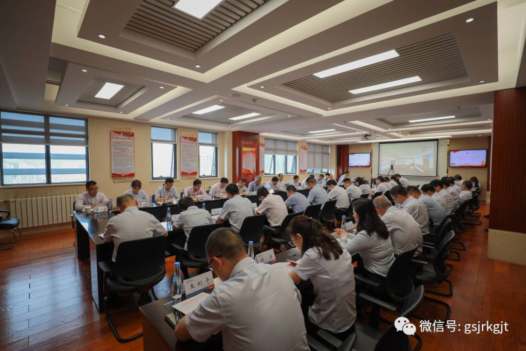 通报学习省委理论学习中心组党史学习教育暨省级辅导干部专题念书班心灵 钻研部署贯彻落实工作